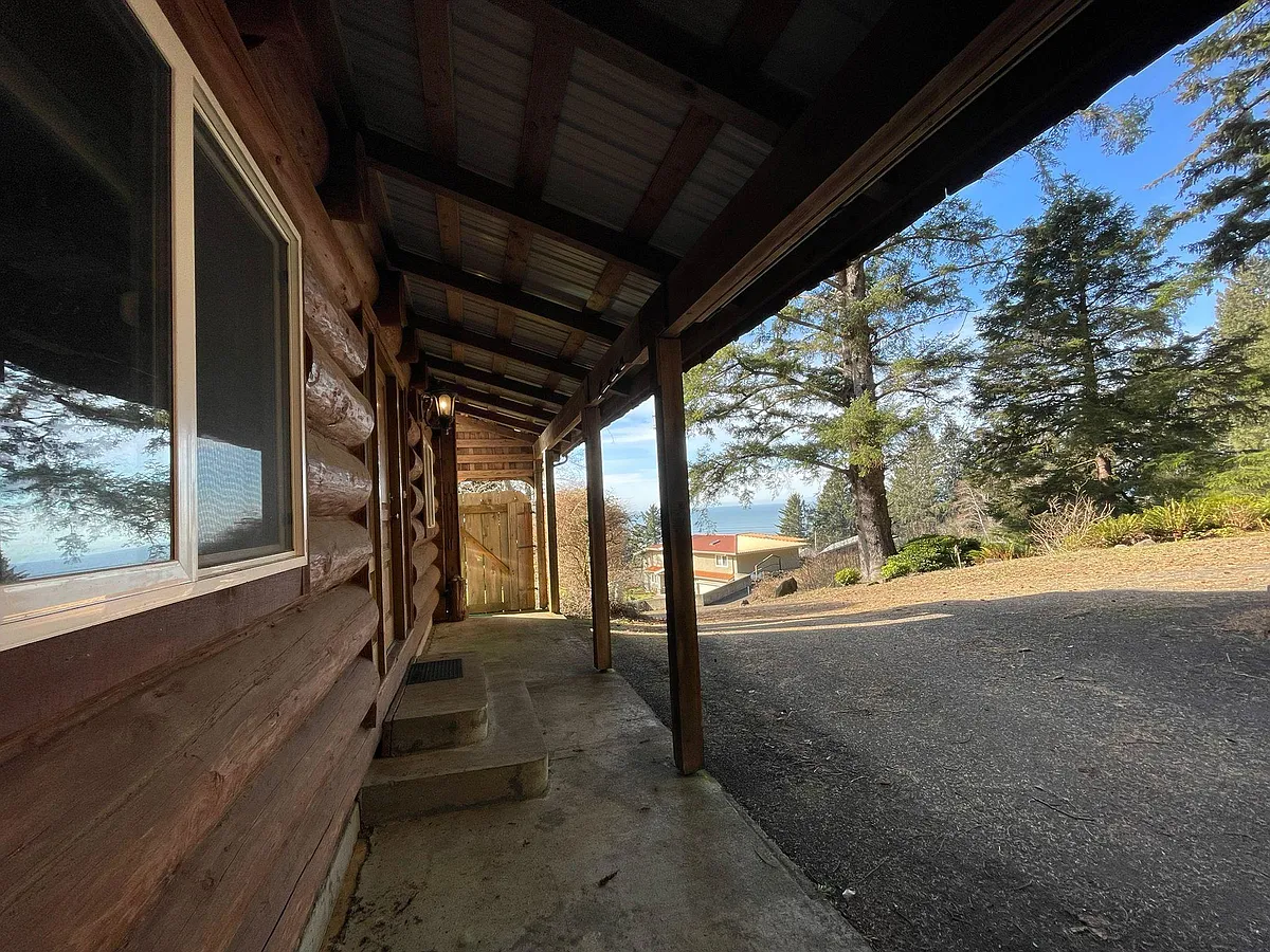 Building Photo - 8475 Treasure Rocks Rd