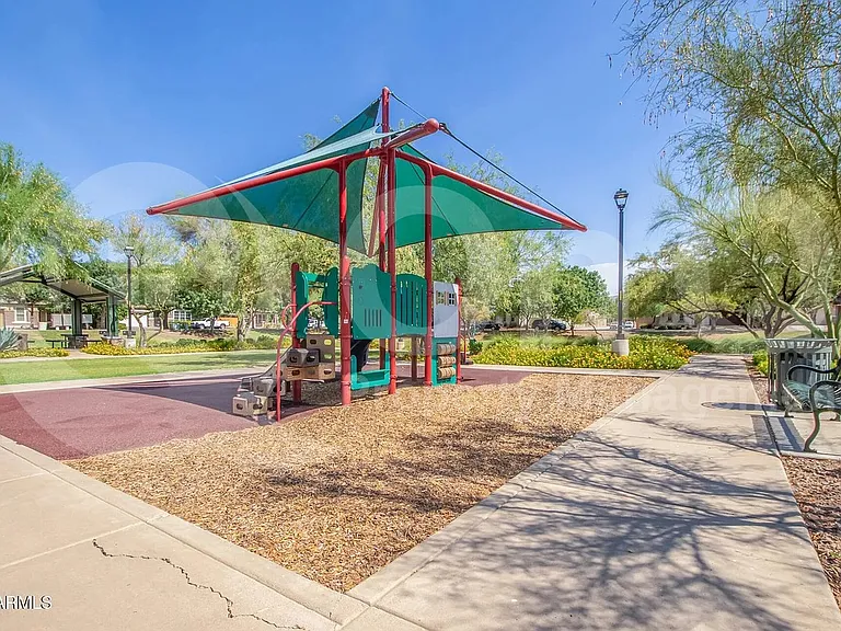 2209 E Pecan Rd — Photo 24