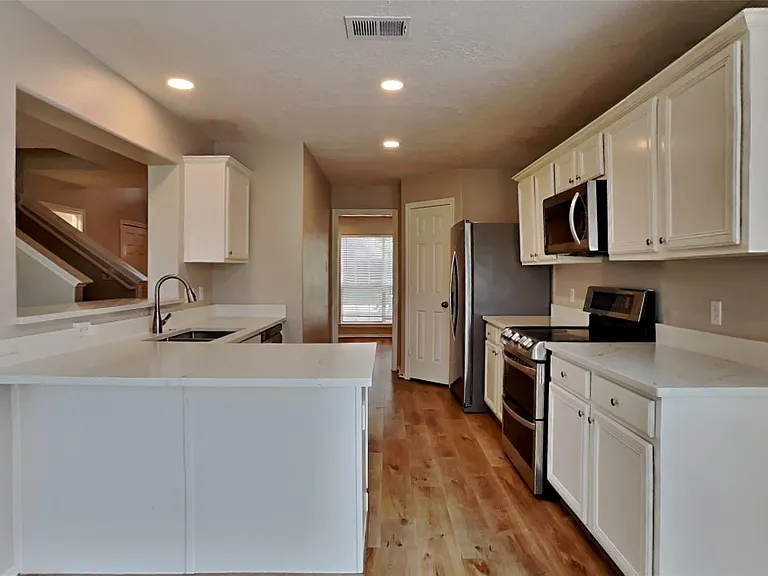 22076 Knights Cove Dr — Photo 6