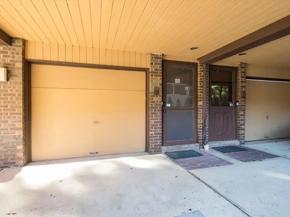 27 Bond Street #D, Great Neck, NY 11021