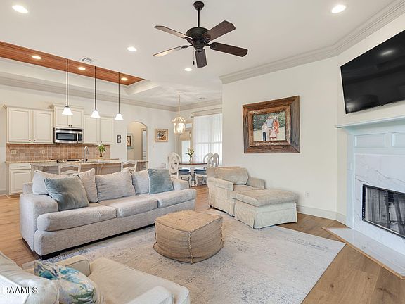 5th image of 100 Tara Oak Dr