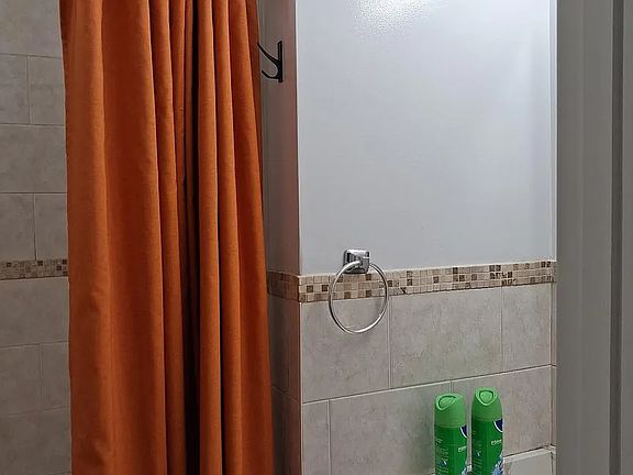 5th image of 983 E 83rd St #1