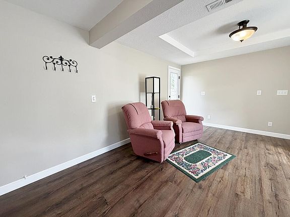 4th image of 701 Kings Rd