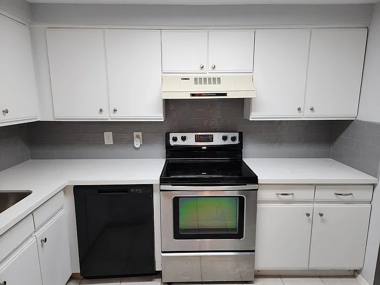 11710 Southlake Dr #6 — Photo 3