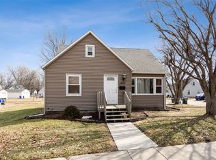 1833 3rd St SW, Cedar Rapids, IA 52404