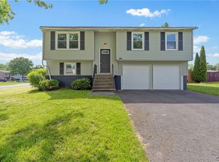 5871 Deersprings Rd, Cicero, NY 13039