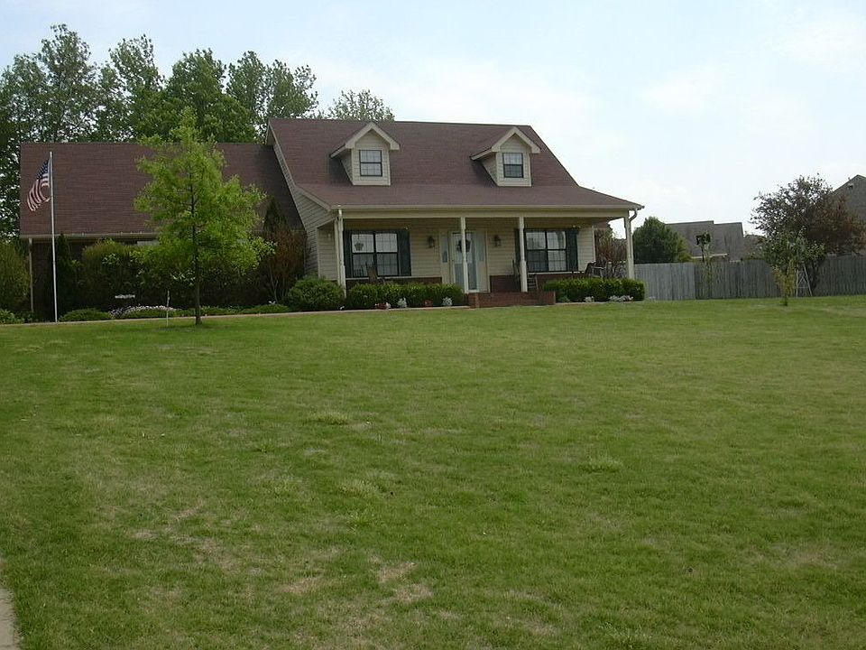 Nice sized cove lot w/sprinkler system