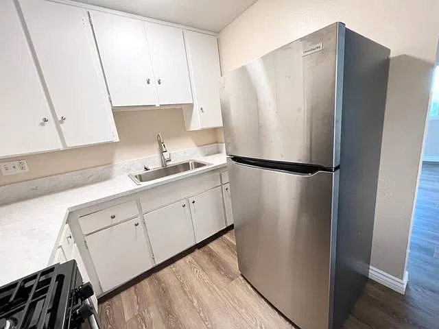 2710 Lincoln Ct — Photo 3