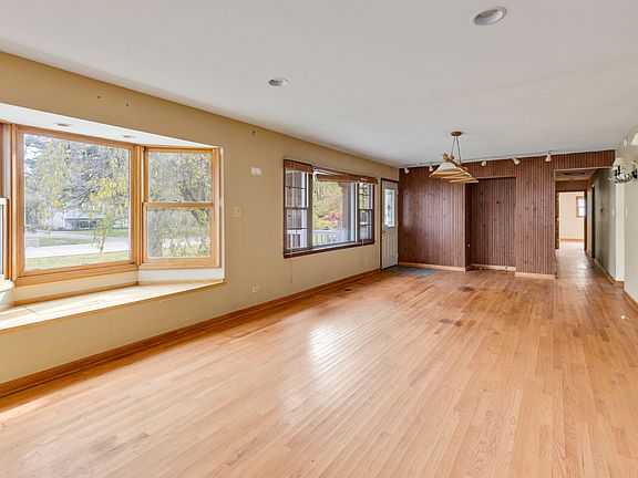 4th image of 23076 N Richards Ct