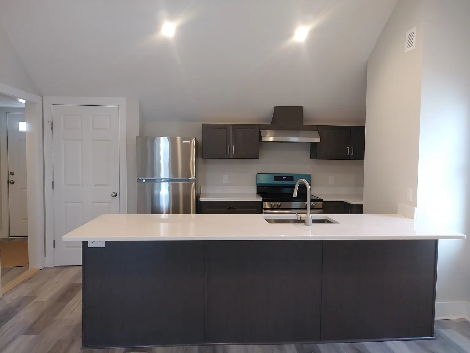 1 bed, 775 sqft, $2,200 — Photo 2