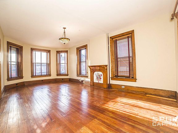 4th image of 241 E King St