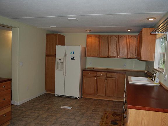 3rd image of 2640 NE 135th St
