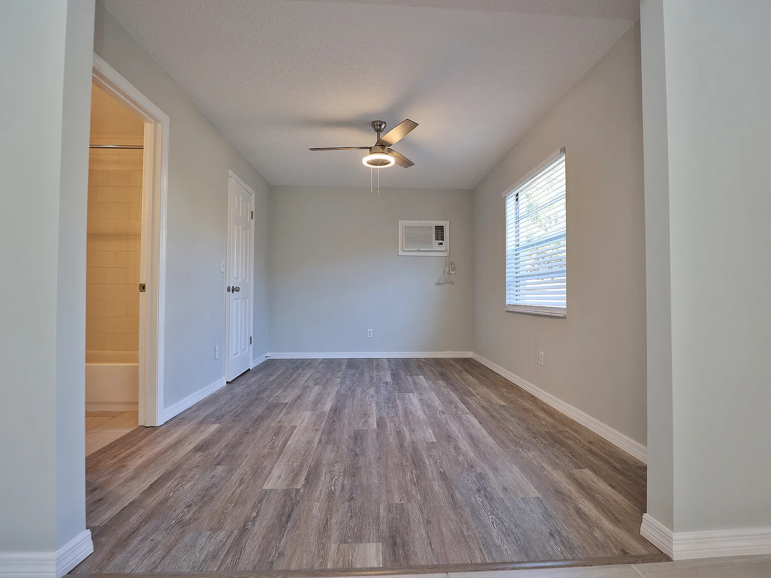 Newly Updated Studio Apartment Walking Distance from Cocoa Village! — Photo 1