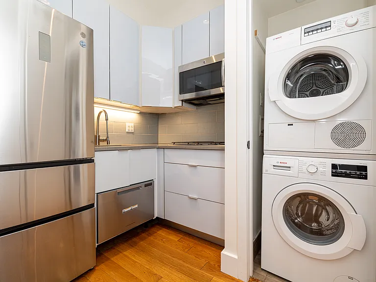 243 E 2nd St #1B — Photo 3
