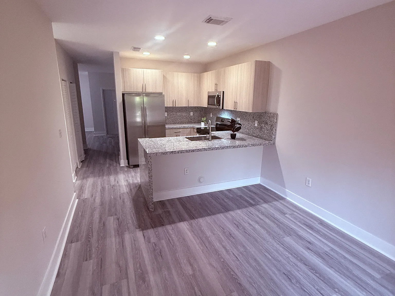 4 bed, 2.5 bath, 1700 sqft, $3,550 — Photo 2