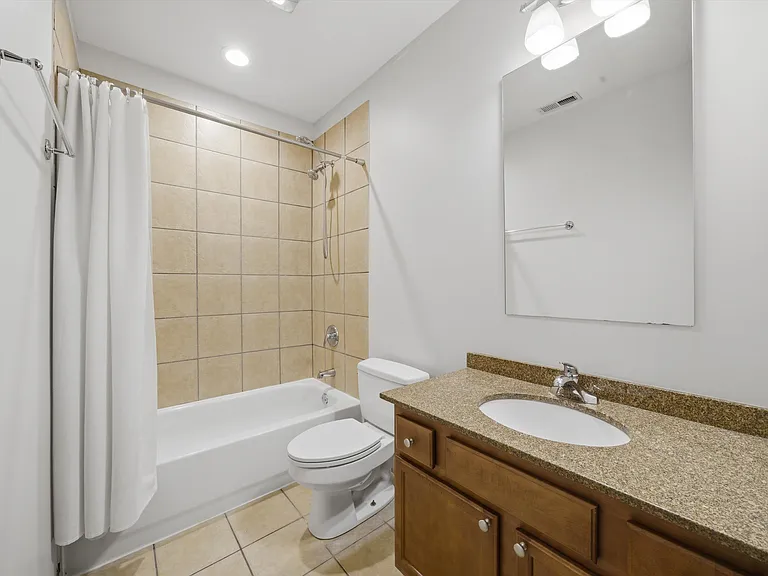 1144 W Roscoe St #3W — Photo 14