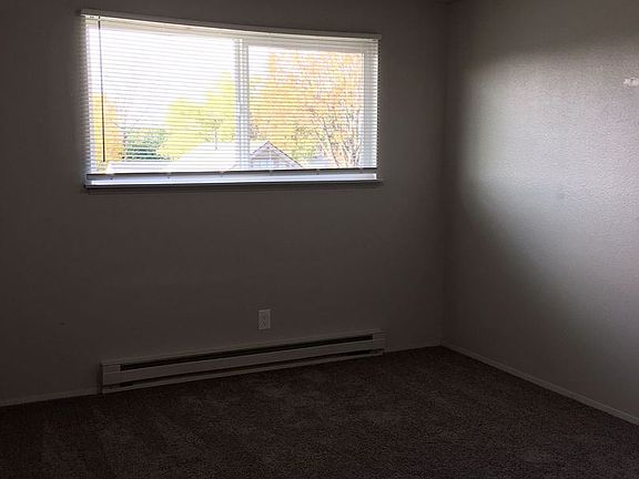 2nd image of 1602 B St SE APT 1