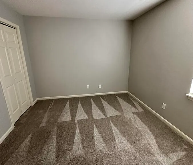 1062 Fairfax Dr — Photo 12