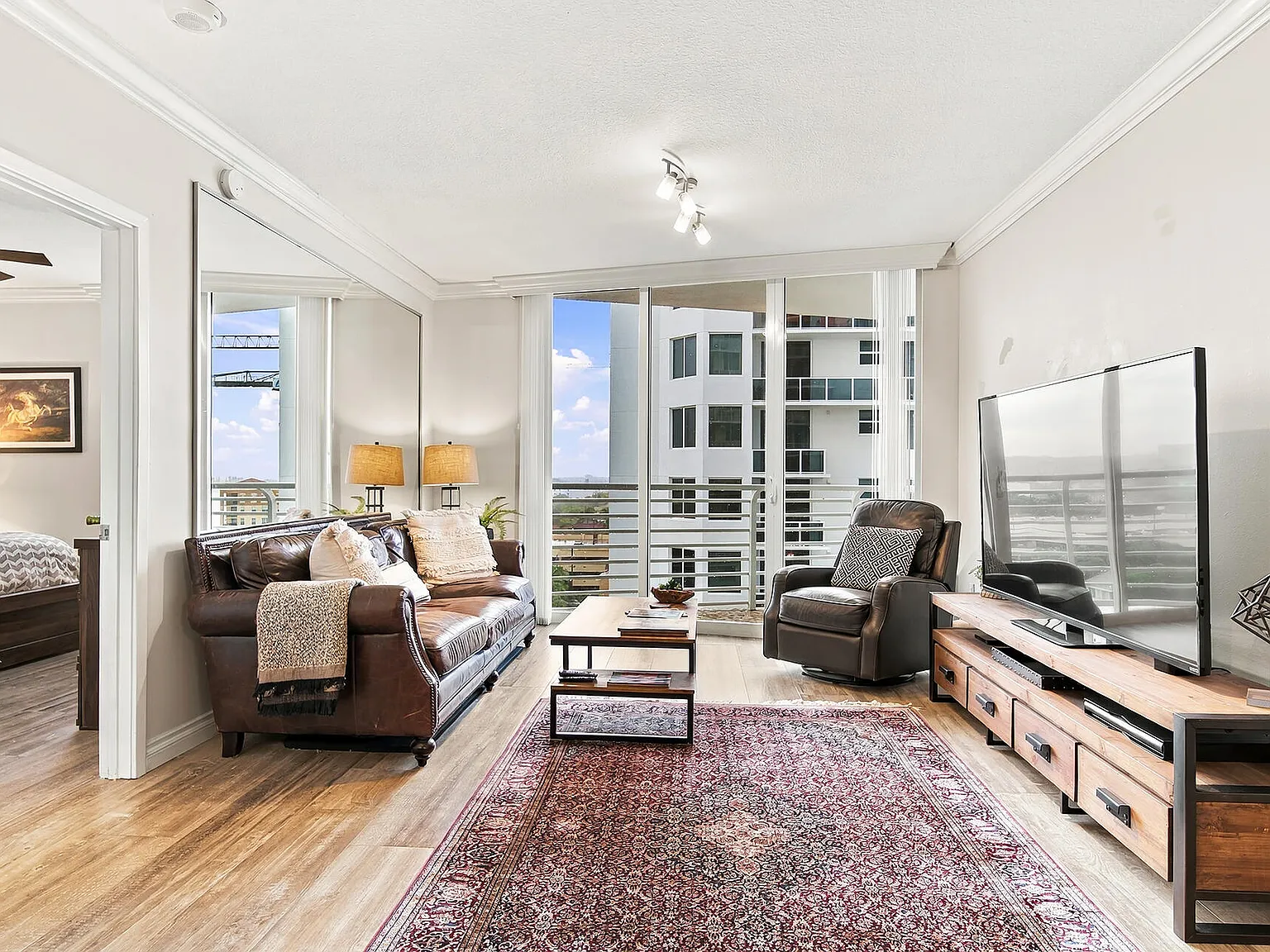 2 bed, 2.0 bath, 1175 sqft, $6,000 — Photo 4