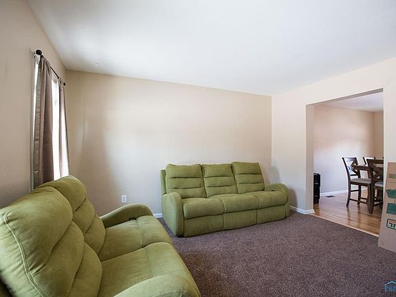 3rd image of 11166 Centerville St