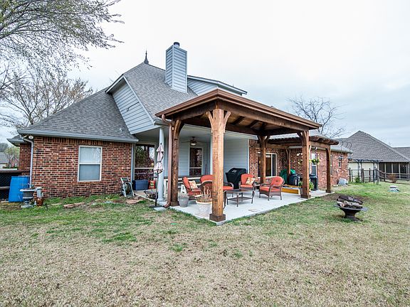 Pergola/BBQ area