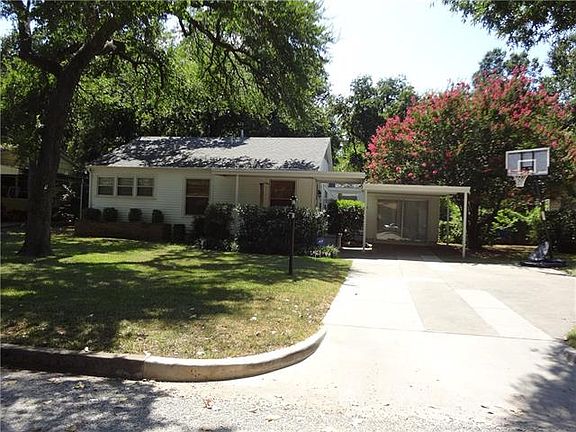 3rd image of 929 Red Oak Ln
