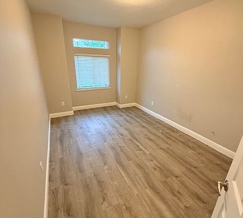 3rd image of 15877 W San Joaquin Ave