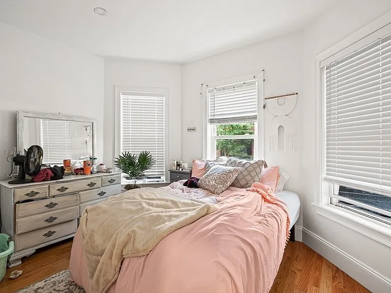 55 Saxton St #3 — Photo 6