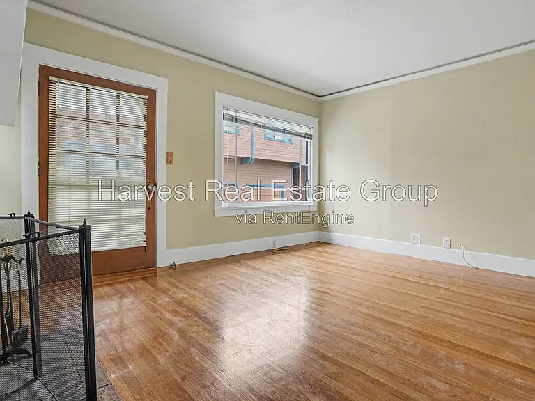 2156 Clinton Ave #D — Photo 4