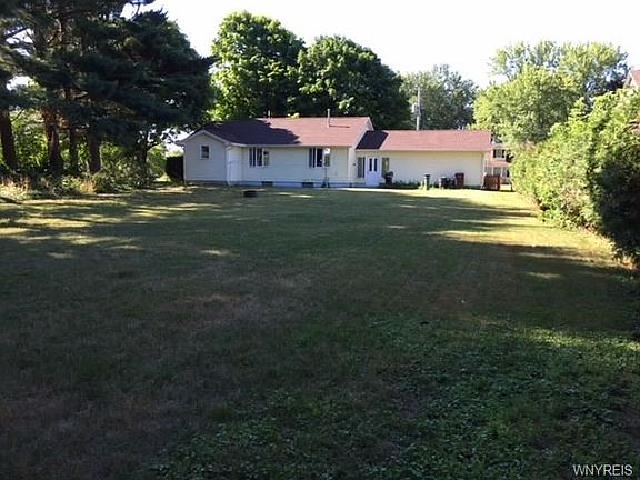 3rd image of 7161 Combs Dr