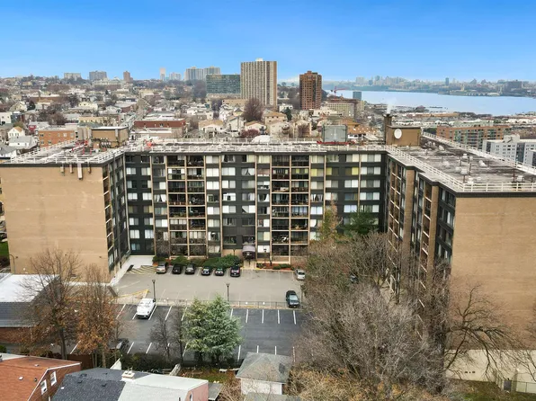 9060 Palisade Avenue image 10 of 27