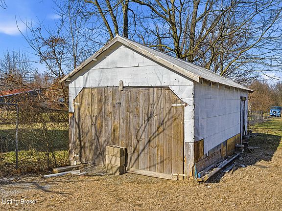 4th image of 2858 Hillspring Rd