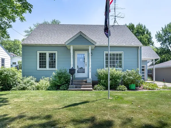 313 S 5th St, Maquoketa, IA 52060