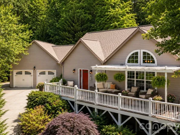 60 Hawks Pointe Ln, Weaverville, NC 28787