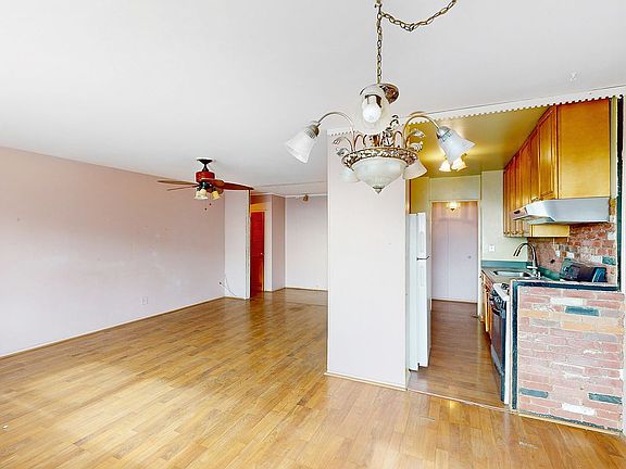 4th image of 2928 W 5th St #20F