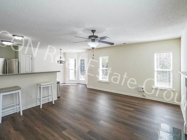 467 Colonial Walk — Photo 7