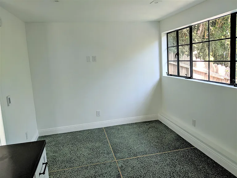 10413 Hebron Ln — Photo 11