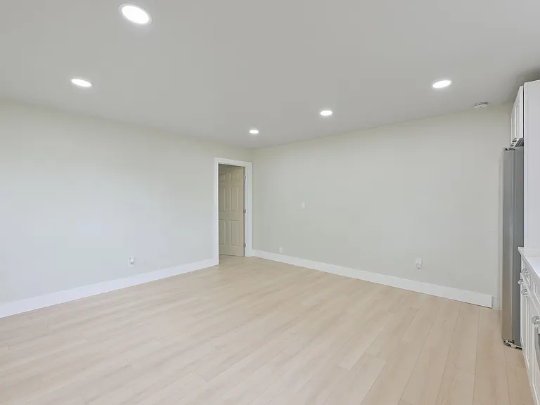1161 Howard St — Photo 5
