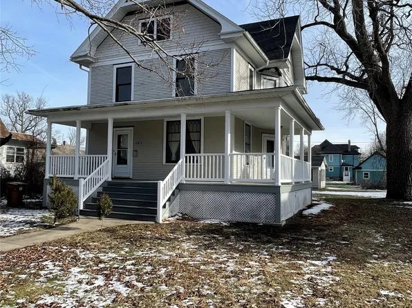 1324 Main St, Grinnell, IA 50112