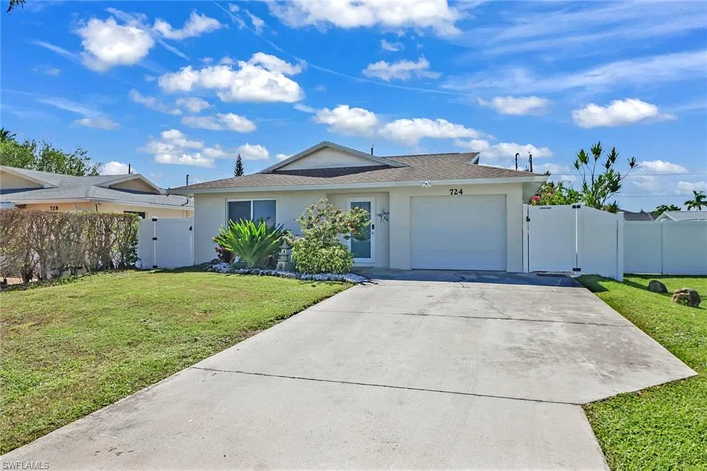 3 bed, 2.0 bath, 1424 sqft, $8,500 — Photo 2