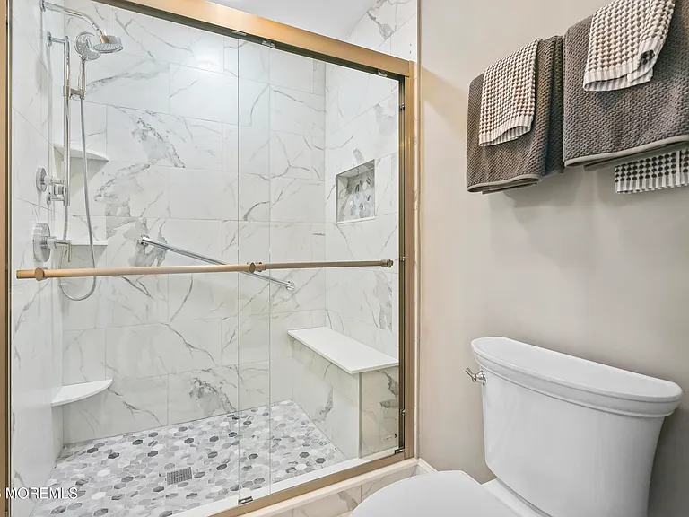 2 Joyce Ct — Photo 17