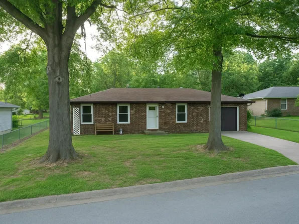 114 S Pinewood Avenue, Republic, MO 65738