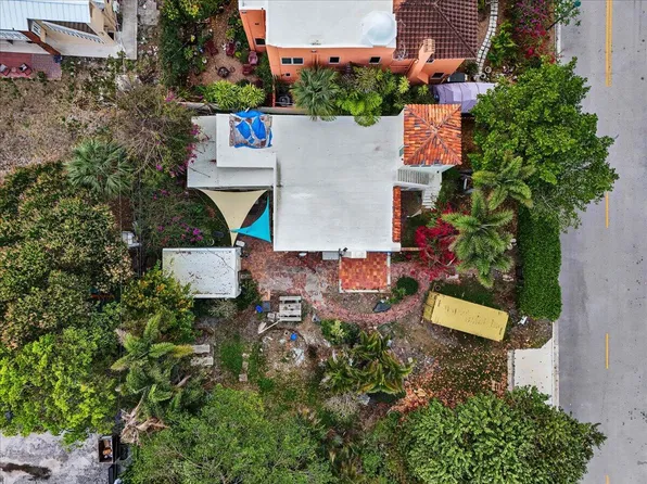 418 E Lakewood Road, West Palm Beach, FL 33405