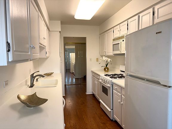 5th image of 3350 N Carriageway Dr Unit 318