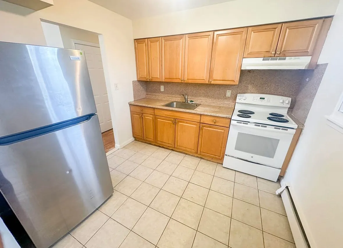 3 bed, 1200 sqft, $3,595 — Photo 4
