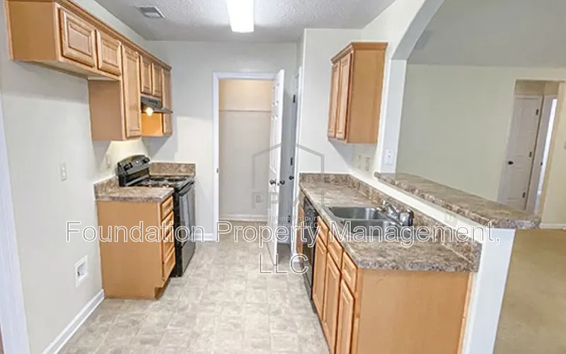 3 bed, 2.0 bath, 1383 sqft, $1,725 — Photo 3