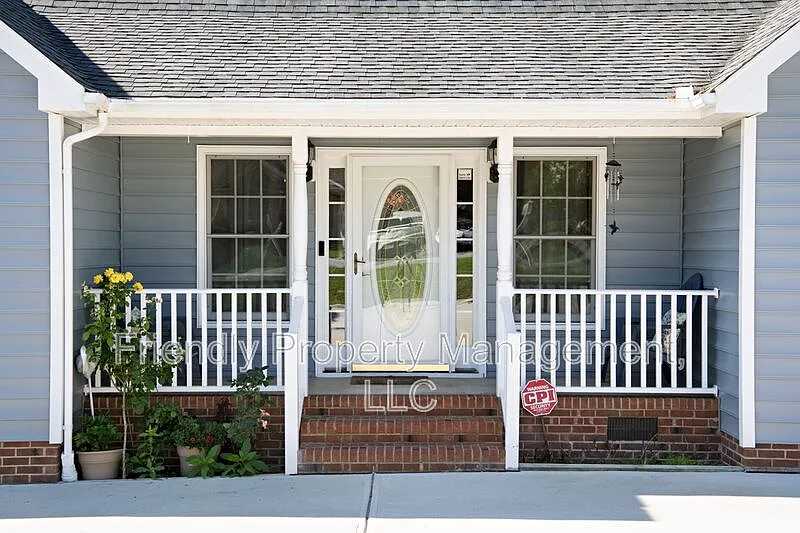 3 bed, 2.0 bath, 1272 sqft, $1,995 — Photo 2