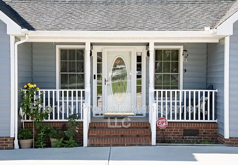 1608 Rogers Pointe Ln — Photo 2