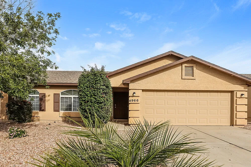 3 bed, 2.0 bath, 1401 sqft, $1,740 — Photo 1