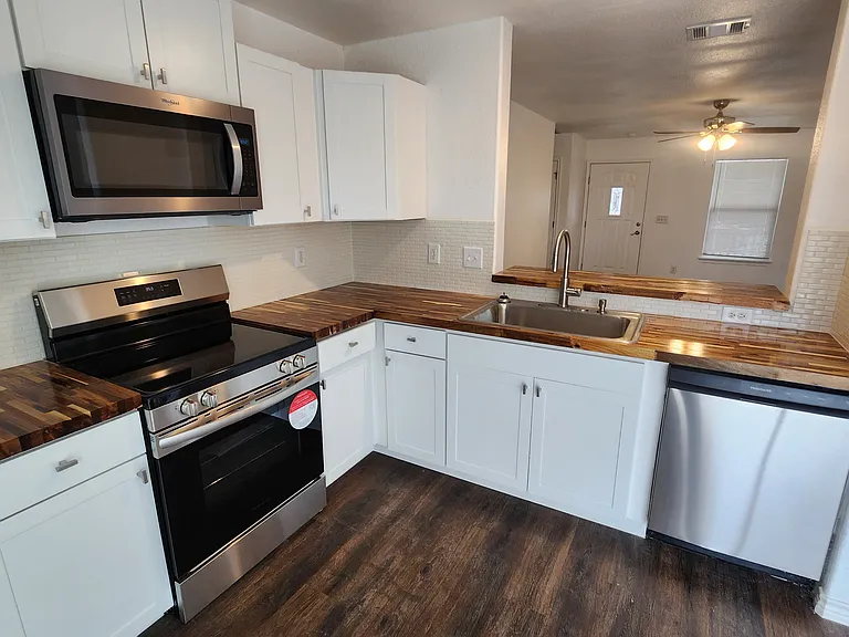 542 Pharis St — Photo 15